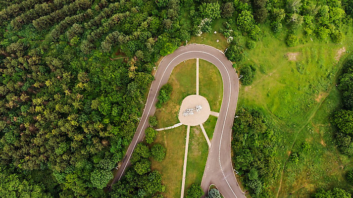 포토 JPG 해외이미지 나무 계절 도로 여행 백그라운드 자연 추상 산 안테나 풍경 사람없음 야외 여름 봄 소나무 원형 정상 숲 내추럴 드론 해외202004 해외포토 도형 식물 길 무늬 통신 교통시설 생태계 파일형식 이미지허브