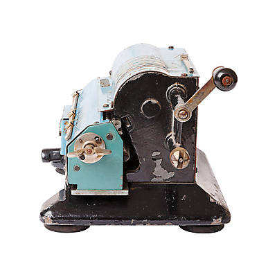 포토 JPG 해외이미지 손잡이 사람없음 옆모습 파란색 컴퓨터 사무실 금속 기계 계산기 골동품 흰색 업무 수학 계산 자르기 부식 복고 정사각형 아날로그 스크래치 회계 고립 구식 러시아인 옛날 해외202004 해외포토 도형 서양인 뷰포인트 컬러 비즈니스 교과목 모션 재질 문구용품 경제 전자제품 장비 작업 파일형식 이미지허브