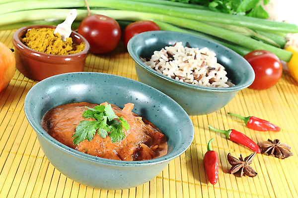 포토 JPG 해외이미지 접시 채소 고추 밥 감자 육류 사람없음 빨간색 주방 식사 저녁식사 고명 고수 닫기 인도인 먹기 매움 향기 카레 해외202004 해외포토 외국인 식기 음식 컬러 식재료 모션 동양인 맛 향신료 냄새 파일형식 이미지허브