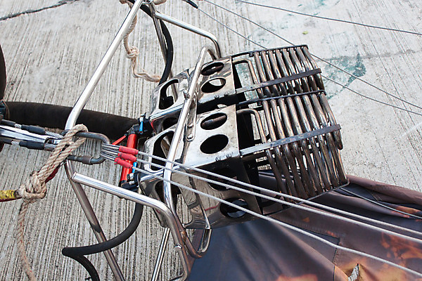 포토 JPG 해외이미지 스포츠 여행 포즈 교통시설 휴식 사람없음 야외 힘 장비 에너지 열기구 땅 익스트림스포츠 준비 가스 온도 연소 철강 해외202004 해외포토 교통 컨셉 항공교통 시설 파일형식 이미지허브