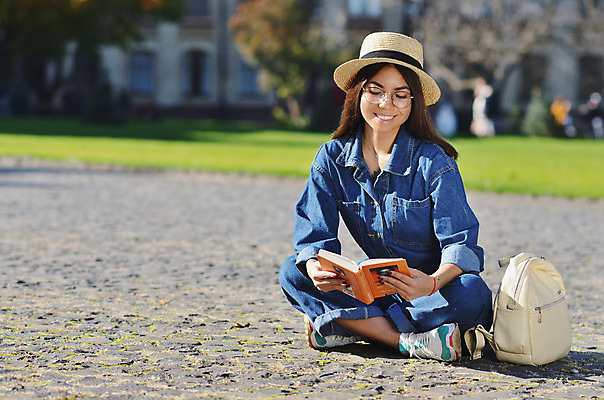 포토 JPG 해외이미지 라이프스타일 여자 아시아 얼굴 여행 백그라운드 셔츠 인터넷 가방 비즈니스 자연 모바일 거리 한국 한명 미소 사람 동양인 성인 여름 스마트폰 핸드폰 청춘 사무실 태양 유행 걷기 일본 중국 봄 에너지 타이핑 도시 작업 메시지 이메일 무선전화기 해외202004 해외포토 자연요소 1 잡화 계절 나라 컨셉 상의 모션 표정 인종 생활 신체부위 전자제품 스마트기기 전화기 생태계 파일형식 이미지허브