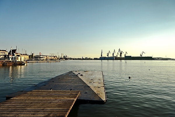 포토 JPG 해외이미지 주간 바다 하늘 사람없음 야외 조선소 산업시설 산업현장 부둣가 해외202004 해외포토 자연요소 산업 항구 파일형식 이미지허브