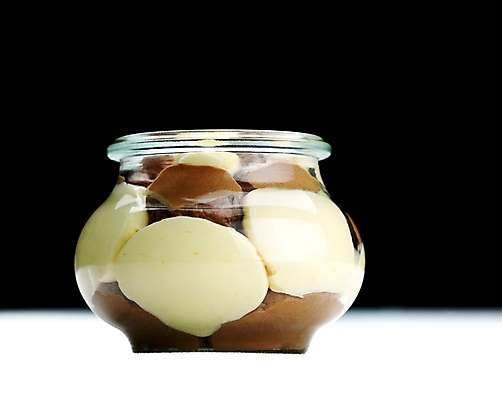 포토 JPG 해외이미지 검은배경 실내 사람없음 한개 푸딩 해외202004 해외포토 1 백그라운드 디저트 내부 검은색 파일형식 이미지허브