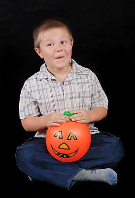 포토 JPG 해외이미지 백인 모델 1 계절 남자 얼굴 어린이 줄기 조각 채소 오렌지 장난 공 호박 휴가 그림자 한명 미소 사람 소년 장식 빛 노란색 우주 검은색 유치원 활발 할로윈 가을 대접 원형 작음 만족 싱글 마법 10월 숙성 여의주 인공 타격 해외202004 해외포토 도형 서양인 식물 교육 감정 컬러 컨셉 과일 모션 표정 신체부위 날짜 크기 파일형식 이미지허브