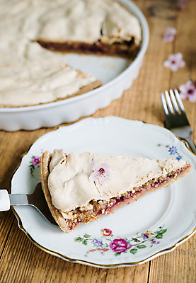 포토 JPG 해외이미지 접시 꽃잎 음식 조각 디저트 요리 사람없음 목재 갈색 과자 케이크 식사 견과류 껍질 시골 도자기 닫기 달콤 맛 설탕 굽기 먹기 호두 아몬드 구성 머랭 채식주의자 타르트 페스츄리 피칸 핸드메이드 캐러멜 해외202004 해외포토 나무 식기 꽃 빵 컬러 컨셉 재료 모션 구이 채식 파이_빵 파일형식 이미지허브