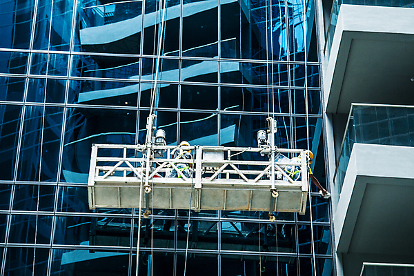 포토 JPG 해외이미지 주간 밧줄 매달리기 외벽 빌딩 상반신 성인 야외 두명 건물 뒷모습 반사 작업 리프트 청소부 유리창청소 성인만 해외202004 외벽청소 해외포토 자연요소 직업 건축물 줄 벽 뷰포인트 모션 사람 청소 파일형식 이미지허브