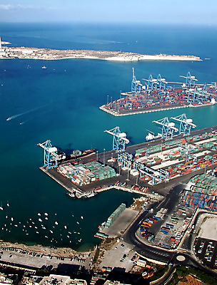 포토 JPG 해외이미지 산업 비즈니스 안테나 사람없음 항구 화물 개울 지중해 포트 몰타섬 터미널 해외202004 해외포토 바다 섬 통신 교통시설 강 운송업 몰타 파일형식 이미지허브