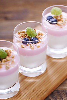 포토 JPG 해외이미지 접시 열매 음료 음식 조각 백그라운드 다이어트 과일 유리 딸기 디저트 건강 사람없음 컵 빨간색 식사 우유 흰색 신선 항아리 사발 달콤 맛 아침식사 크림 유기농 체육관 블루베리 석류 요거트 내추럴 떨림 단백질 해외202004 해외포토 식물 식기 웰빙 컬러 컨셉 모션 재질 유제품 도자기 사기그릇 영양소 파일형식 이미지허브