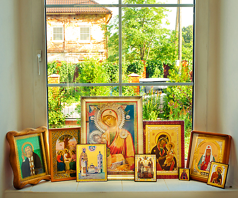 포토 JPG 해외이미지 아이콘 전통 기독교 종교 얼굴 십자가 창문 엄마 실내 미술 사람없음 내부 교회 믿음 성경 페인트 기도 사찰 예수 황금 성자 축복 심볼 천장 그림 러시아 화가 신성 고물 단아함 러시아인 명품 신앙심 예언자 해외202004 해외포토 서양인 직업 감정 유럽 컨셉 종교용품 가족 종교건축 문화예술 건물 신체부위 신_종교 상품 파일형식 이미지허브