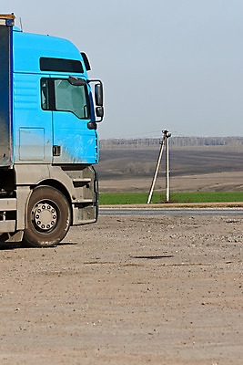 포토 JPG 해외이미지 산업 도로 교통시설 자동차 하늘 새로움 사람없음 숫자 금속 화물 주차 오브젝트 그림 짐차 해외202004 해외포토 문자 길 육상교통 교통 컨셉 재질 운송업 시설 파일형식 이미지허브