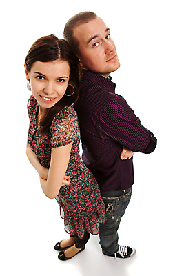 포토 JPG 해외이미지 전신 백인 긴머리 커플 드레스 여자 남자 행복 감정 운동화 셔츠 청소년 짧은머리 갈색머리 미소 사람 20대 성인 두명 우정 흰색 쌍 자신감 긍정 해외202004 해외포토 서양인 헤어스타일 옷 컬러 신발 컨셉 상의 관계 표정 청년 친구 파일형식 이미지허브