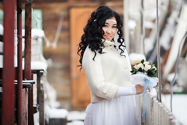 포토 JPG 해외이미지 모델 드레스 계절 여자 꽃 행복 얼굴 꽃다발 결혼 크리스마스 겨울 결혼식 휴가 갈색머리 요정 사랑 한명 동양인 성인 장식 머리 유행 중국 추위 코트 흰색 축하 화려 우아함 붕대 동쪽 스타일 해외202004 해외포토 식물 1 헤어스타일 옷 기념일 감정 아시아 컬러 컨셉 사람 인종 이벤트 신체부위 외투 방향 파일형식 이미지허브