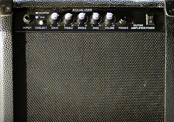 포토 JPG 해외이미지 음악 파도 사람없음 검은색 어둠 소리 기구 기타 플러그 코드 볼륨 연결 각도 시끄러움 재즈 고립 뮤지컬 베이스 블루스 왜곡 중고 해외202004 해외포토 바다 컬러 현악기 문화예술 파일형식 이미지허브