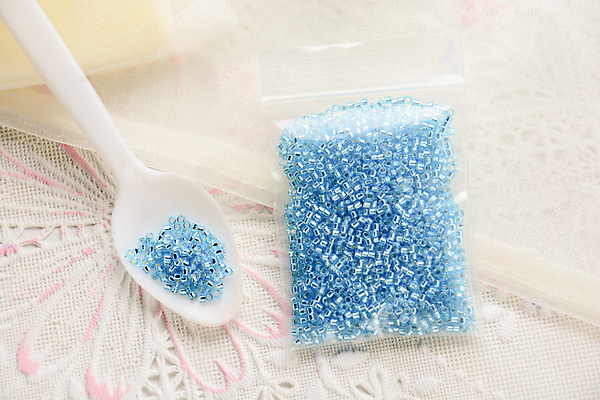 포토 JPG 해외이미지 디자인 여자 백그라운드 패턴 목걸이 장신구 유리 창조 선물 미술 취미 사람없음 목재 장식 초록색 파란색 세트 컬러풀 유행 바위 흰색 도구 원형 작업실 상품 보석 수집 구슬 오브젝트 만들기 수공예 고립 구슬장식 엘리먼트 핸드메이드 스타일 해외202004 해외포토 도형 나무 컬러 무늬 재료 모션 재질 문화예술 사람 돌_바위 광석 공예 파일형식 이미지허브