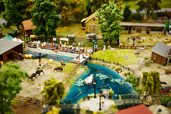 포토 JPG 해외이미지 자동차 사람없음 장난감 미니어처 도시 강가 오브젝트 해외202004 해외포토 육상교통 강 모형 파일형식 이미지허브