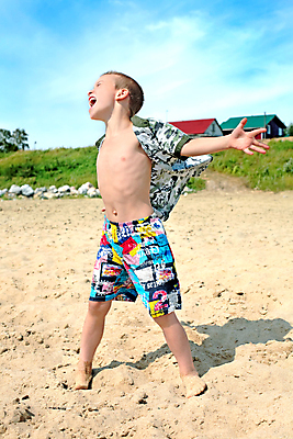 포토 JPG 해외이미지 백인 1 옷 남자 행복 무기 어린이 모래 포즈 셔츠 반바지 자연 성공 바람 주택 관리 그림자 한명 소년 야외 옆모습 10대 햇빛 펼침 기쁨 자유 시골 표현 흥분 목소리 내추럴 표현성 해외202004 해외포토 자연요소 서양인 감정 뷰포인트 컨셉 상의 바지 모션 청소년 날씨 사람 건물 태양 생태계 파일형식 이미지허브