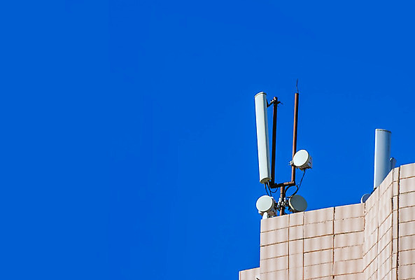 포토 JPG 해외이미지 비즈니스 통신 하늘 지붕 모바일 주택 세포 안테나 사람없음 건물 파란색 스마트폰 탑 디지털 텔레비전 자료 장비 인공위성 정보 도시 네트워크 역 연결 옥상 무선전화기 전화기 타일 수화기 라디오 신호 방송 전염 돛대 전송 송신기 셀룰러 해외202004 해외포토 건축물 컬러 교통시설 전자제품 핸드폰 스마트기기 질병 감염 파일형식 이미지허브