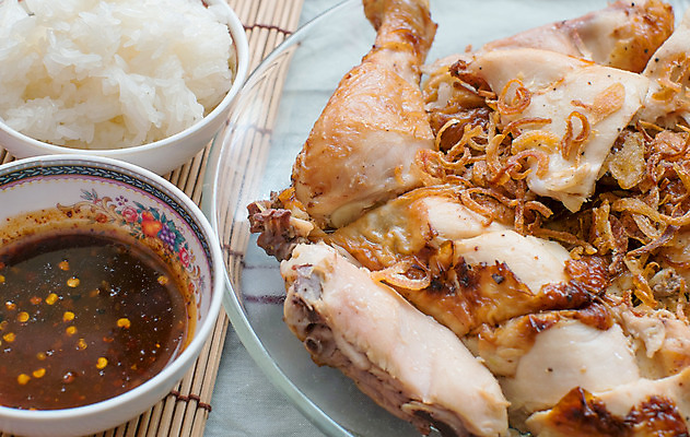 포토 JPG 해외이미지 접시 음식 태국 밥 육류 요리 사람없음 빨간색 식당 검은색 식사 저녁식사 치킨 튀김 흰색 신선 뜨거움 맛 그릴 바비큐 가슴 굽기 피부 향신료 매움 점심식사 어려움 해외202004 해외포토 식기 아시아 컬러 컨셉 식재료 주방용품 신체부위 상점 구이 닭고기요리 향미료 파일형식 이미지허브