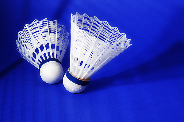 포토 JPG 해외이미지 스포츠 놀이 경기 사람없음 빨간색 파란색 경쟁 장비 게임 라켓 배드민턴라켓 배드민턴 코르크 토너먼트 해외202004 해외포토 스포츠용품 컬러 컨셉 구기 파일형식 이미지허브