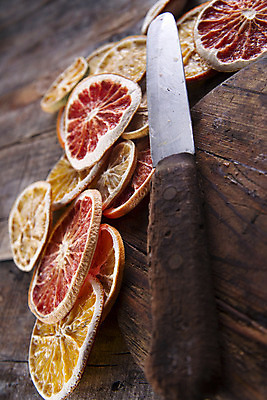 포토 JPG 해외이미지 음식 조각 가구 크리스마스 오렌지 자연 귤 프레임 건조 사람없음 목재 장식 가로 견과류 껍질 원형 레몬 아로마테라피 식용 해외202004 해외포토 도형 나무 기념일 생활용품 과일 재료 생태계 테라피 파일형식 이미지허브