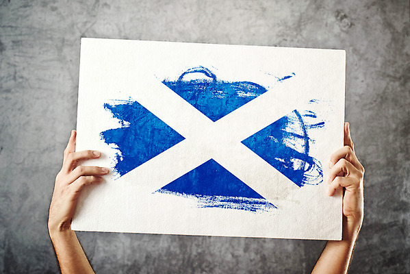 포토 JPG 해외이미지 배너 응원 관리 사람없음 깃발 잡기 발표 알림 신분 보여주기 애국심 전국 스코틀랜드 해외202004 해외포토 모션 영국 파일형식 이미지허브