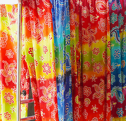 포토 JPG 해외이미지 식물 전통 디자인 옷 꽃 아시아 종이 문화 패턴 벽지 추상 미술 동양인 사람없음 장식 컬러풀 유행 목도리 카펫 직물 커튼 신용카드 인쇄 실크 그림 질감 인도네시아 말레이시아 스타일 해외202004 해외포토 잡화 나라 컬러 무늬 문화예술 인종 금융 파일형식 이미지허브