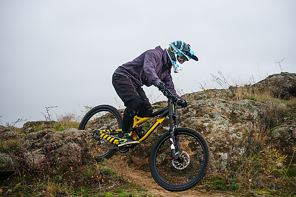 포토 JPG 해외이미지 라이프스타일 남자 겨울 산 한명 사람 경사 성인 야외 자전거 승차 헬멧 언덕 라이더 산악자전거 선로 성인남자한명만 해외202004 해외포토 1 계절 모션 생활 바이크 보호장비 남자한명만 성인남자만 파일형식 이미지허브