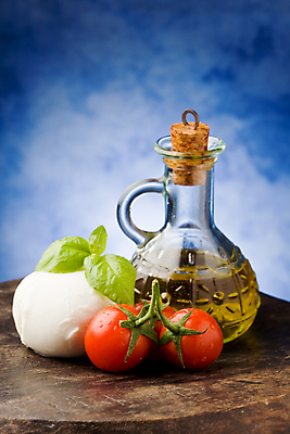 포토 JPG 해외이미지 토마토 치즈 사람없음 샐러드 크림 준비 성분 바질 건강식 모짜렐라치즈 채식주의자 카프레제 해외202004 해외포토 음식 채소 유제품 채식 파일형식 이미지허브