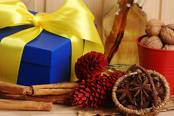 포토 JPG 해외이미지 계절 리본 크리스마스장식 크리스마스 휴가 사람없음 장식 빨간색 바구니 축제 축하 인사 황금 12월 연도 양동이 향신료 솔방울 해외202004 해외포토 기념일 컬러 컨셉 예절 날짜 향미료 파일형식 이미지허브