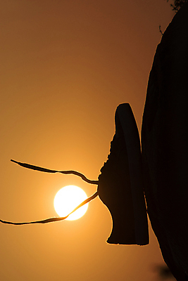 포토 JPG 해외이미지 구름 라이프스타일 공원 실루엣 스포츠 여행 운동화 신발 오렌지 자연 하늘 산 건강 사람 풍경 사람없음 야외 여름 파란색 빛 달리기 운동 햇빛 태양 우주 일출 황혼 일몰 저녁 질감 운동화끈 해외202004 해외포토 자연요소 계절 공공시설 컬러 과일 모션 촬영기법 생활 노을 끈 야간 생태계 파일형식 이미지허브