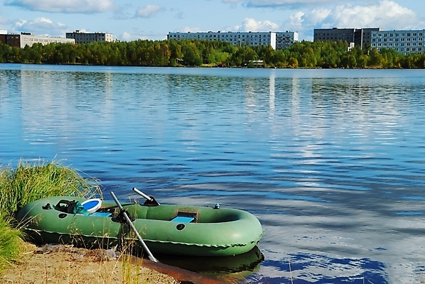 포토 JPG 해외이미지 호수 물결 취미 사람없음 야외 건물 물 연못 도시 보트 노 함선 고무 네비게이션 해외202004 해외포토 자연요소 건축물 배_교통 선박 파일형식 이미지허브