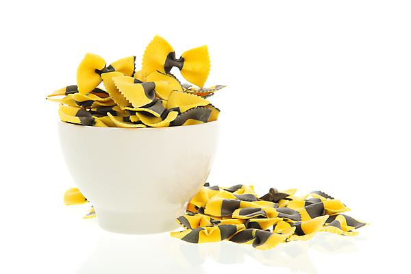 포토 JPG 해외이미지 그릇 문화 음식 나비 백그라운드 파스타 사람없음 줄무늬 이탈리아 흰색 사발 날것 성분 고립 파르팔레 해외202004 해외포토 식기 유럽 컬러 곤충 무늬 서양음식 사기그릇 파스타면 파일형식 이미지허브