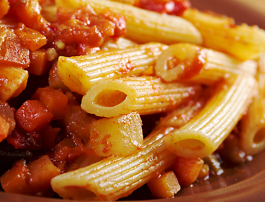 포토 JPG 해외이미지 전통 접시 음식 포크 잎 토마토 채소 부분 파스타 파슬리 육류 요리 사람없음 빨간색 초록색 식당 식사 저녁식사 이탈리아 소고기 흰색 고명 클래식 닫기 맛 허브 향신료 국수 점심식사 볼로냐 해외202004 해외포토 식물 식기 유럽 컬러 컨셉 식재료 모션 서양음식 상점 면류 향미료 파일형식 이미지허브