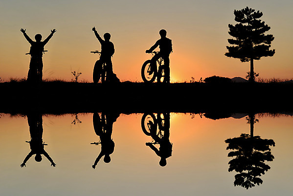 포토 JPG 해외이미지 라이프스타일 행복 실루엣 스포츠 자연 산 아이디어 건강 사람없음 물 반사 평화 자전거 우정 운전 자유 그룹 특별함 해외202004 해외포토 자연요소 감정 컨셉 모션 촬영기법 생활 친구 바이크 생태계 파일형식 이미지허브