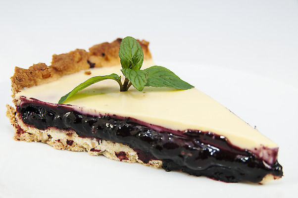 포토 JPG 해외이미지 접시 열매 음식 조각 백그라운드 과일 디저트 치즈 요리 사람없음 여름 파란색 빛 케이크 식당 얼음 빵집 추위 흰색 대접 신선 클래식 달콤 맛 설탕 굽기 민트 크림 블루베리 라일락 타르트 페스츄리 솔깃 해외202004 해외포토 자연요소 식물 식기 계절 꽃 빵 컬러 컨셉 유제품 상점 구이 허브 파이_빵 파일형식 이미지허브