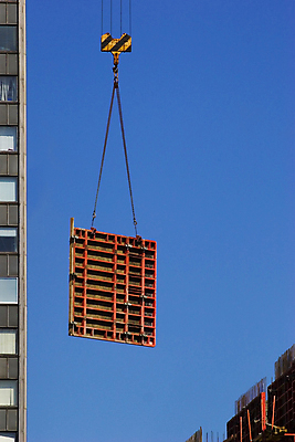 포토 JPG 해외이미지 직업 산업 비즈니스 부분 모션 하늘 주택 매달리기 사람없음 건물 파란색 상자 노란색 탑 고층빌딩 힘 블록 장비 성장 도시 작업 고리 엔지니어 큼 엘리베이터 땅 수집 기중기 리프트 장면 무거움 발판 개발 리프팅 철강 콘크리트 프로젝트 해외202004 해외포토 건축물 컬러 빌딩 중장비 기술자 무게 크기 파일형식 이미지허브