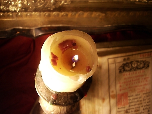 포토 JPG 해외이미지 디자인 종교 백그라운드 패턴 사람없음 장식 책 빨간색 빛 믿음 금속 성경 골동품 덮개 신용카드 성자 실크 철 복고 촛대 신성 청동 목각 신앙심 옛날 원고 정물화 해외202004 해외포토 감정 컬러 무늬 종교용품 재질 금융 뚜껑 직물 그림 파일형식 이미지허브