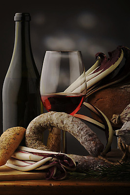 포토 JPG 해외이미지 전통 안경 음료 음식 빵 유리 육류 돼지고기 요리 사람없음 빨간색 주방 와인 식사 이탈리아 소시지 애피타이저 슬라이스 살라미 전문 편육 해외202004 해외포토 잡화 유럽 컬러 식재료 재질 주류 가공식품 파일형식 이미지허브