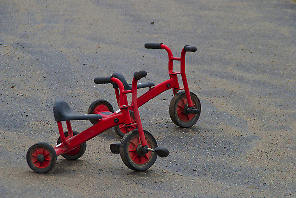 포토 JPG 해외이미지 행복 유럽 어린이 2 의자 일러스트 가족 교통시설 모션 놀이 노르웨이 사람없음 야외 빨간색 장난감 자전거 유치원 바퀴 승차 작음 오브젝트 순환 사이클링 걸음마 고립 스칸디나비아 페달 해외202004 해외포토 교육 감정 나라 컬러 가구 교통 관계 사람 바이크 크기 육상스포츠 시설 파일형식 이미지허브