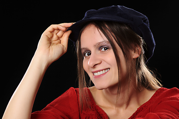 포토 JPG 해외이미지 백인 여자 행복 유럽 얼굴 셔츠 한명 미소 사람 가로 빨간색 파란색 사진촬영 흰색 캡모자 해외202004 해외포토 서양인 모자_잡화 1 감정 나라 컬러 상의 표정 신체부위 촬영 파일형식 이미지허브