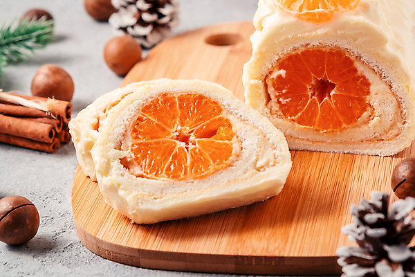 포토 JPG 해외이미지 단면 디저트 귤 실내 사람없음 롤케이크 해외202004 해외포토 음식 과일 내부 케이크 파일형식 이미지허브