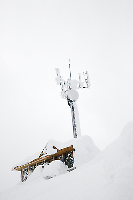 포토 JPG 해외이미지 여행 이동 캐나다 겨울 통신 휴가 안테나 사람없음 야외 건물 세로 사진촬영 추위 멀리 고립 휘파람 카피스페이스 해외202004 해외포토 건축물 계절 컨셉 북아메리카 촬영 공백 파일형식 이미지허브