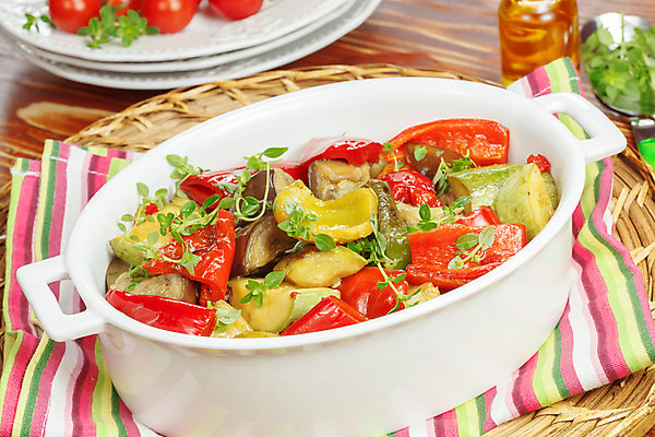 포토 JPG 해외이미지 접시 음식 백그라운드 다이어트 토마토 채소 고추 탁자 가지 양파 파프리카 건강 요리 사람없음 빨간색 초록색 컬러풀 노란색 식사 이탈리아 활발 샐러드 종 뜨거움 맛 그릴 냄비 바비큐 굽기 허브 매움 후추 모음 성분 주키니 주키니호박 진통제 채식주의자 해외202004 해외포토 식물 식기 유럽 컬러 가구 컨셉 주방용품 한글 약 솥 구이 향신료 채식 파일형식 이미지허브