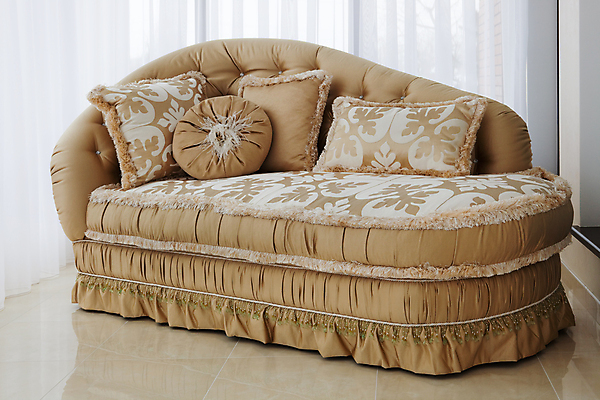 포토 JPG 해외이미지 가구 쿠션 패턴 의자 창문 베개 호텔 새로움 바닥 아파트 주택 실내 사람없음 내부 장식 가로 빛 소파 반사 갈색 방 흰색 커튼 플랫 고급 우아함 타일 대리석 시각장애인 벨벳 해외202004 해외포토 컬러 생활용품 컨셉 무늬 재료 침구 숙소 건물 실크 장애인 파일형식 이미지허브