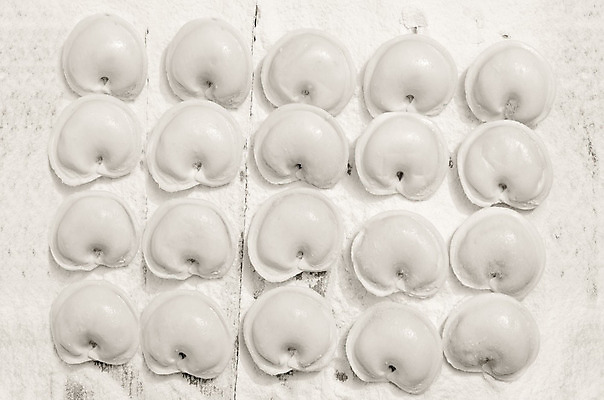 포토 JPG 해외이미지 전통 그릇 접시 음식 백그라운드 재료 탁자 감자 육류 요리 사람없음 목재 식사 저녁식사 맛 오브젝트 날것 반죽 밀가루 점심식사 폭식 경단 라비올리 핸드메이드 해외202004 해외포토 나무 식기 가구 컨셉 채소 식재료 가루 파일형식 이미지허브