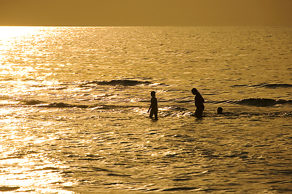 포토 JPG 해외이미지 구름 여행 백그라운드 오렌지 자연 놀이 하늘 휴가 사람 풍경 사람없음 야외 빨간색 물 여름 태양 일출 수영 어둠 일몰 꿈 황금 파라다이스 해외202004 해외포토 자연요소 계절 컬러 과일 노을 수상스포츠 생태계 파일형식 이미지허브