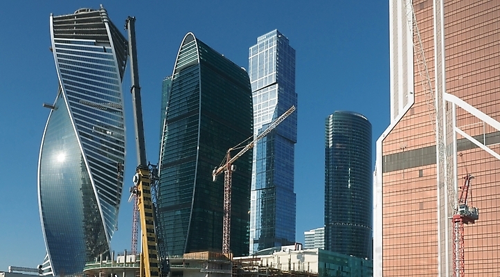 포토 JPG 해외이미지 외관 실루엣 산업 백그라운드 비즈니스 건축양식 하늘 사람없음 야외 건물 파란색 탑 고층빌딩 기계 장비 성장 도시 작업 큼 땅 기중기 러시아 공학 개발 모스크바 해외202004 해외포토 건축물 교육 건축 유럽 컬러 촬영기법 빌딩 중장비 크기 파일형식 이미지허브