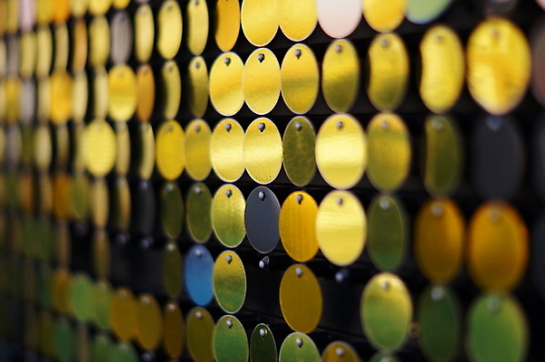 포토 JPG 해외이미지 디자인 백그라운드 크리스마스 패턴 곡선 추상 사람없음 빛 반사 금속 축하 점 바퀴 원형 화려 은색 심볼 질감 펑키 여의주 해외202004 해외포토 도형 기념일 선 컬러 컨셉 무늬 재질 파일형식 이미지허브