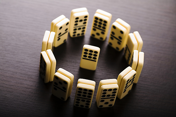 포토 JPG 해외이미지 서기 사람없음 원형 감싸기 도미노 해외202004 해외포토 도형 모션 파일형식 이미지허브