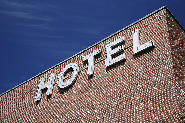 포토 JPG 해외이미지 외관 벽 여행 건축양식 호텔 벽돌 덴마크 사람없음 야외 가로 햇빛 맑음 사인 카피스페이스 해외202004 해외포토 건축 숙소 날씨 북유럽 태양 공백 파일형식 이미지허브